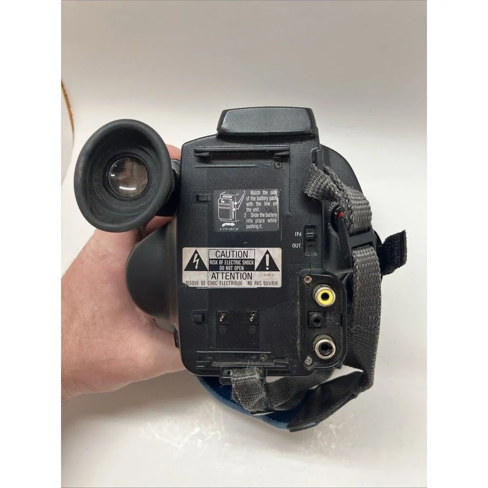 Sony Handycam CCD-TR6 Video8 Analog Camcorder Untested No Battery